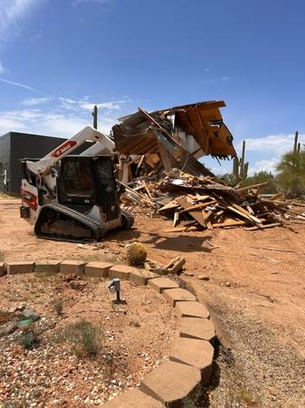 JUNK REMOVAL • HAULING • CLEANOUTS - labor / hauling / moving