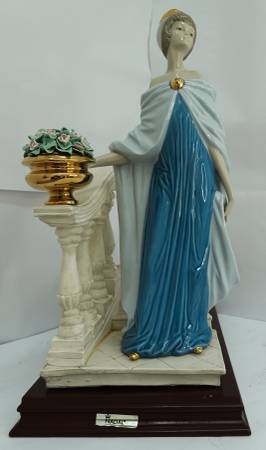 Escultura De Porcelana Nadal Dama Elegante En Escalera Con Base - antiques - by dealer